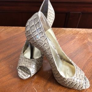 Synthetic leather peep toe pumps